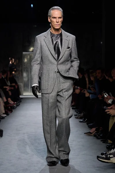Look 25